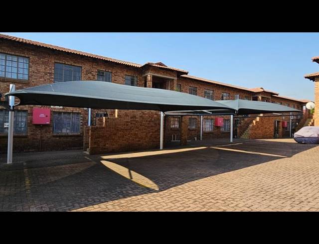 2 BEDROOM TOWNHOUSE FOR SALE IN NEW REDRUTH